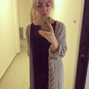 SavannaSiS naked before webcam in live video chat