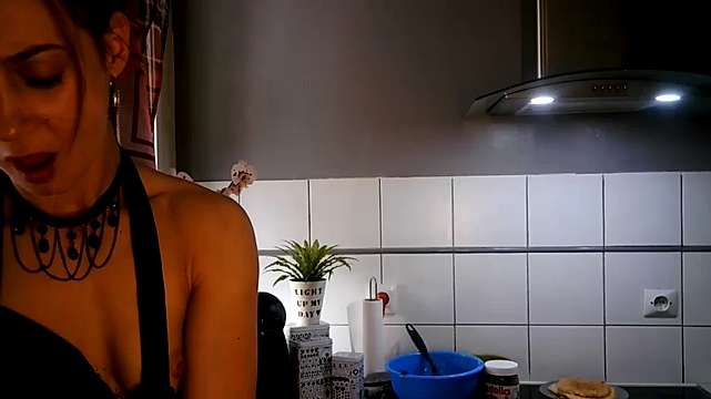 shanyyce naked stripping on cam for live sex video chat