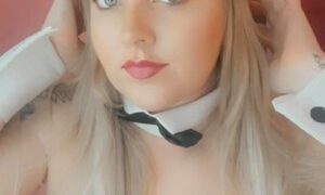SnowWhiteXxxx naked before webcam in live video chat