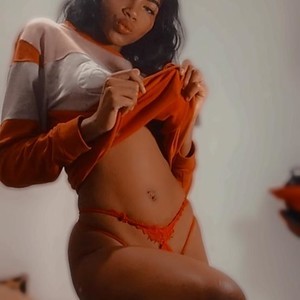 TammaraLee naked before webcam in live video chat