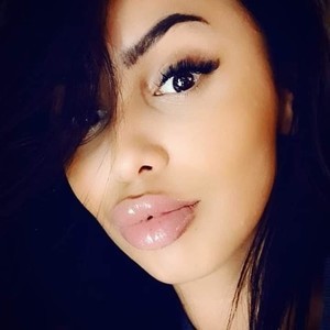 TiaraBrown naked before webcam in live video chat