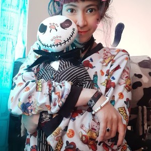 umaru_michae naked before webcam in live video chat