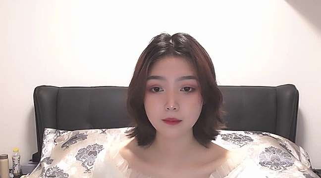 Washai naked stripping on cam for live sex video chat