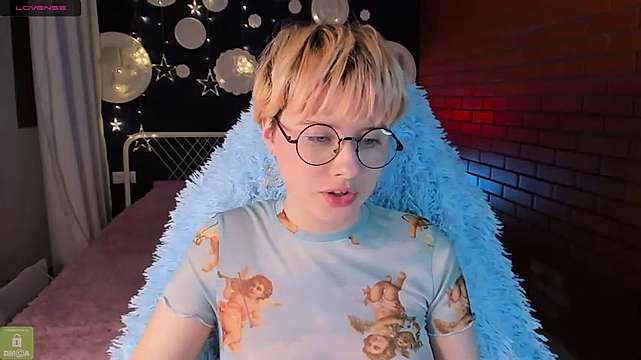 AuroraYoung naked stripping on cam for live sex video chat