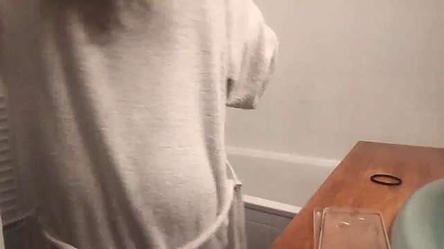 chloereina naked stripping on cam for live sex video chat