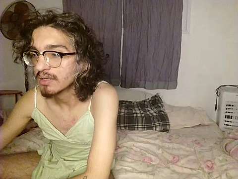 DaisyElobinho naked stripping on cam for live sex video chat