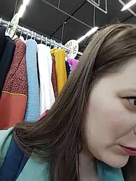 Elizabeth_Sunlight naked stripping on cam for live sex video chat