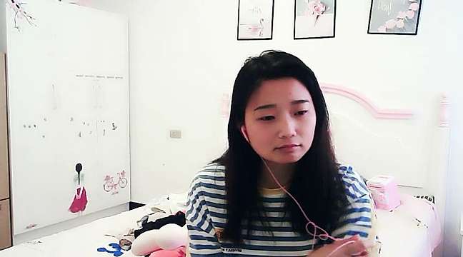 Emilyyyshan naked stripping on cam for live sex video chat