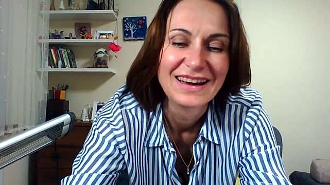 FoxySienna naked stripping on cam for live sex video chat