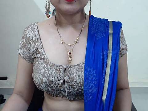goldiwet naked stripping on cam for live sex video chat