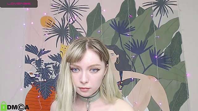 green_peeearl naked stripping on cam for live sex video chat