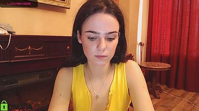 Kira_kissss naked stripping on cam for live sex video chat