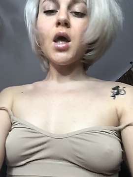 LadyMello naked stripping on cam for live sex video chat