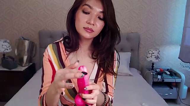 MindyFey naked stripping on cam for live sex video chat