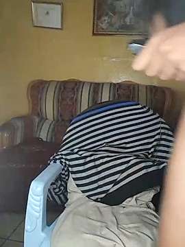 minnie-me naked stripping on cam for live sex video chat