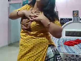 Rashmi_Sweet naked stripping on cam for live sex video chat
