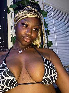 theyyluvvleila naked stripping on cam for live sex video chat