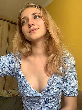 Betty_Blond naked stripping on cam for live sex video chat