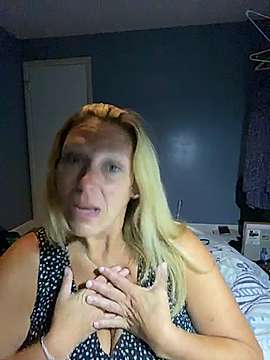 bigtitslivetofuck naked stripping on cam for live sex video chat