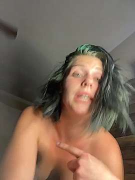 BirdiesBox naked stripping on cam for live sex video chat