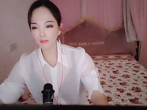 CatherineJessie naked stripping on cam for live sex video chat