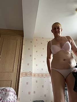 CeCeMilf naked stripping on cam for live sex video chat