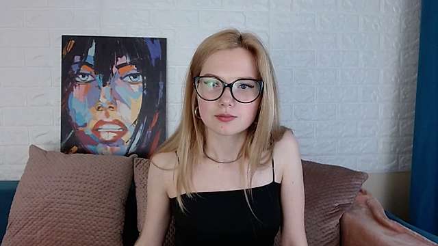 Honey_Shot naked stripping on cam for live sex video chat