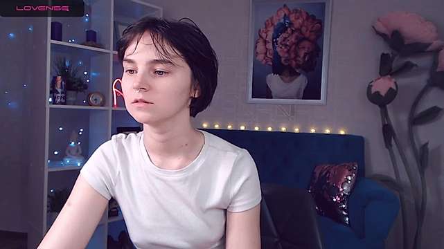 KellyDreammm naked stripping on cam for live sex video chat
