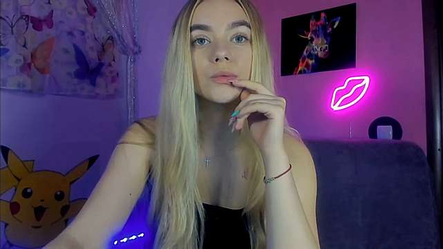 KittyImpressive naked stripping on cam for live sex video chat