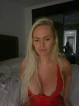 lagunatess naked stripping on cam for live sex video chat
