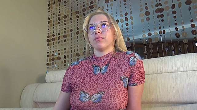 LauraWchite_ naked stripping on cam for live sex video chat