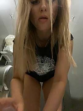 Lexi_Moon naked stripping on cam for live sex video chat