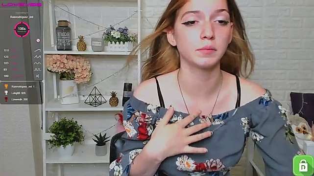Lolla_Wood naked stripping on cam for live sex video chat