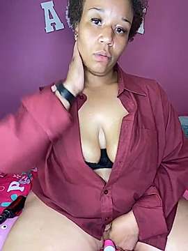 MeliReign naked stripping on cam for live sex video chat