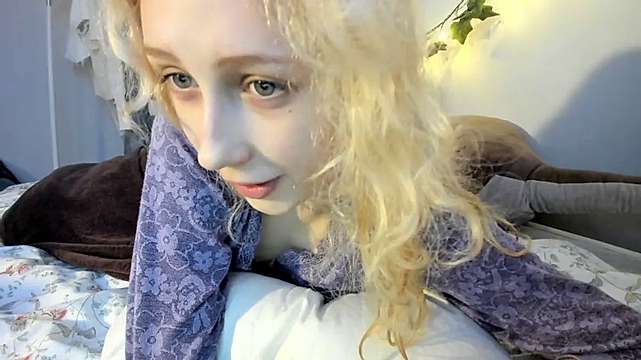 shelly3333 naked stripping on cam for live sex video chat