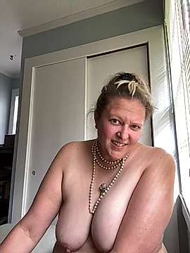 tittiesandpearls naked stripping on cam for live sex video chat