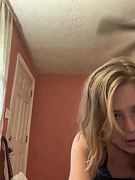 xoxocherrypie naked stripping on cam for live sex video chat
