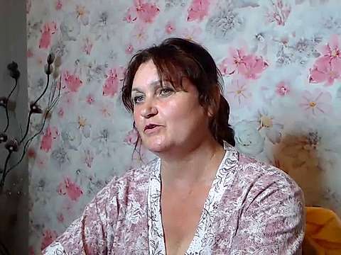 Zlata_Kaminskaya naked stripping on cam for live sex video chat