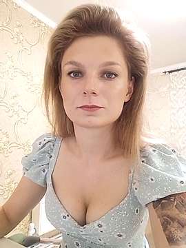 Alisa_XXX naked stripping on cam for live sex video chat