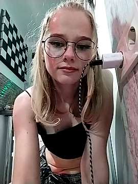 AmyBlossom naked stripping on cam for live sex video chat