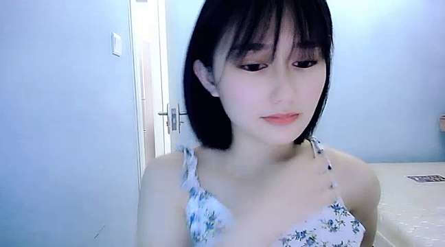 BB_Alice naked stripping on cam for live sex video chat