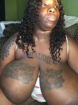 bigtittybaddie naked stripping on cam for live sex video chat