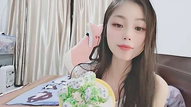 CNAlissa naked stripping on cam for live sex video chat