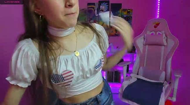 DalahiaRush naked stripping on cam for live sex video chat