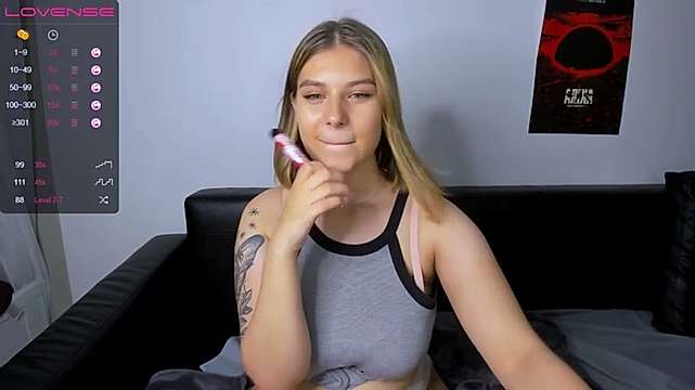 emily_butter naked stripping on cam for live sex video chat