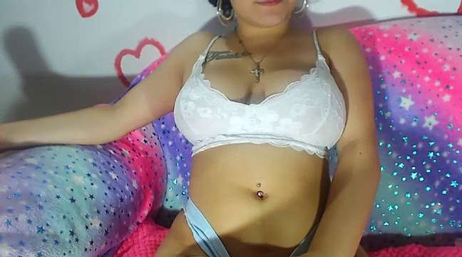 Evaa_Moore naked stripping on cam for live sex video chat