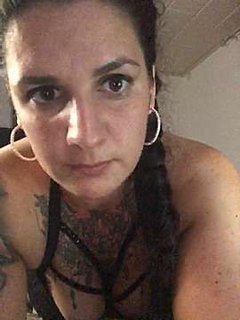 Gatinha-Latina naked stripping on cam for live sex video chat