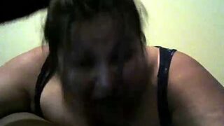 HoneyLoves69 naked stripping on cam for live sex video chat