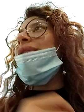 KinkyFoxy naked stripping on cam for live sex video chat
