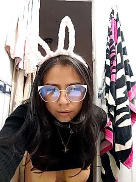 Rouus95 naked stripping on cam for live sex video chat